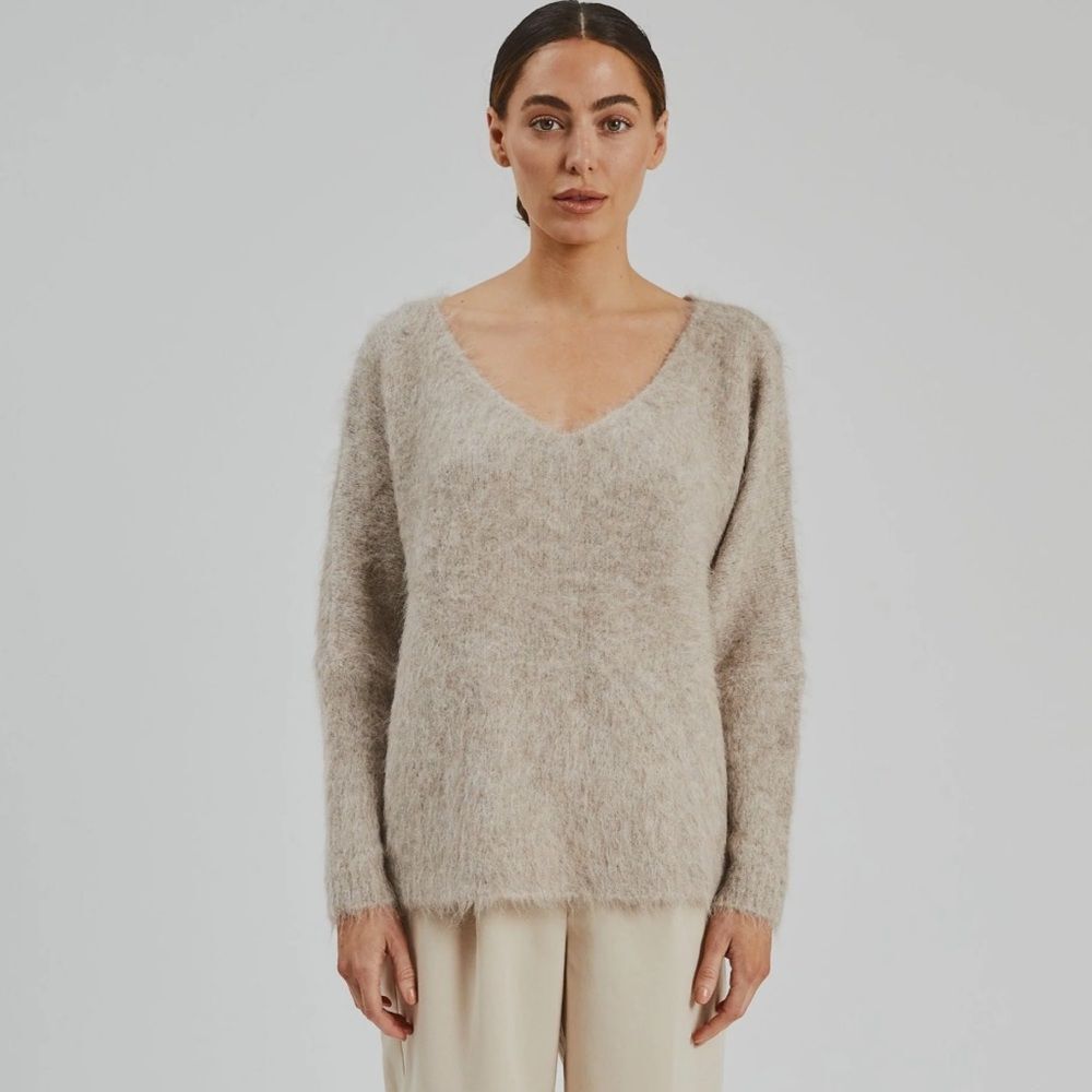 Margaret O’Leary Eyelash V Neck Sweater M NWOT